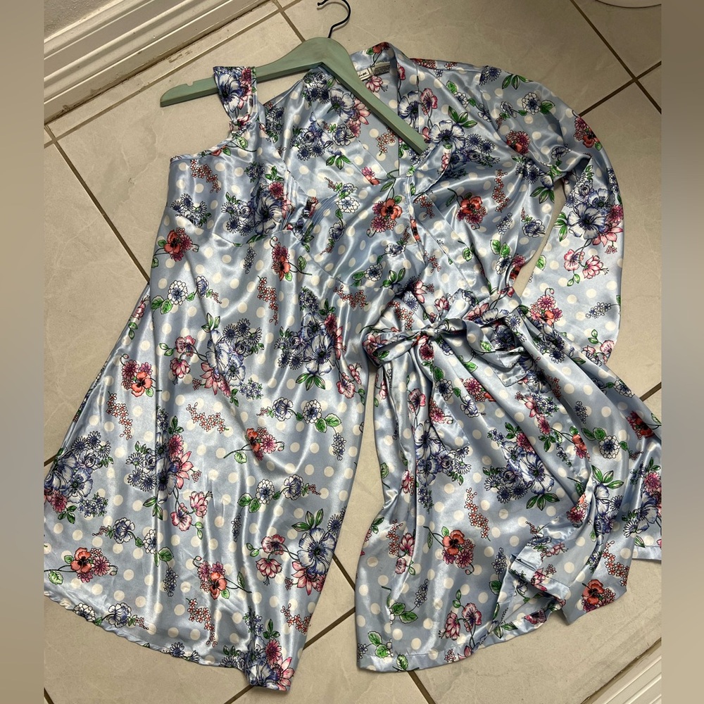 Floral Satin Chemise in Blue Sz Small Two pieces.